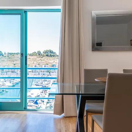 Luxury 1 Bedroom Apartment, Marina De Albufeira4 Apartment *